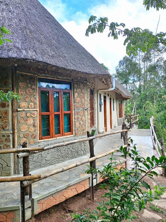 Chimpanzee Capital Safari Lodge Bigodi Buitenkant foto