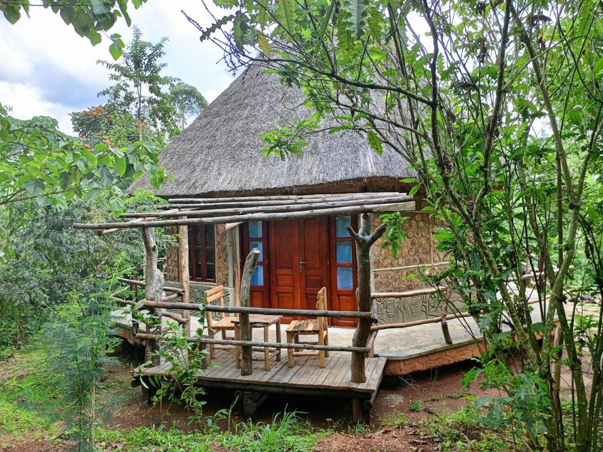 Chimpanzee Capital Safari Lodge Bigodi Buitenkant foto