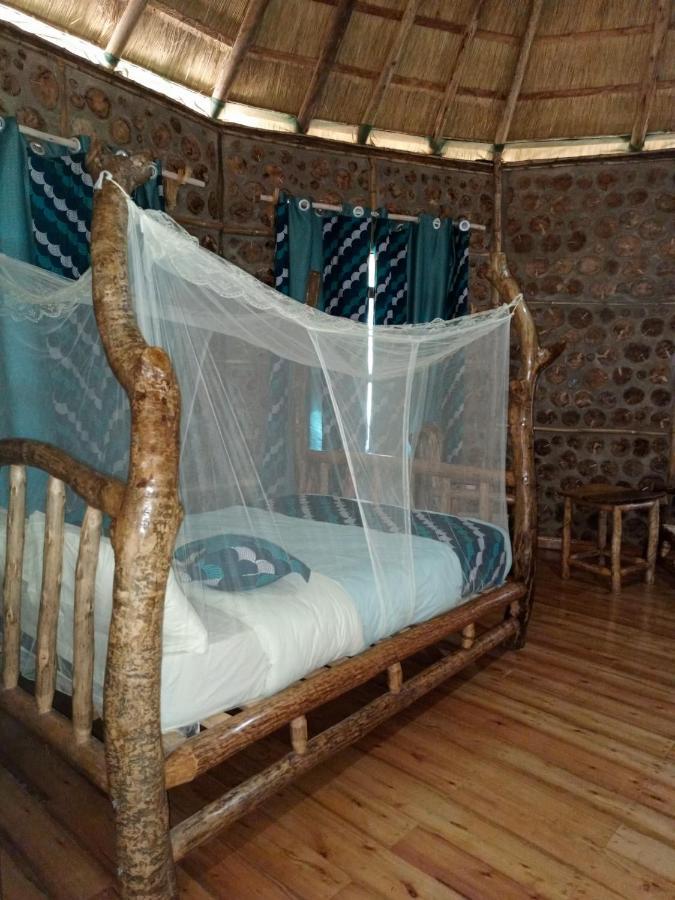Chimpanzee Capital Safari Lodge Bigodi Buitenkant foto