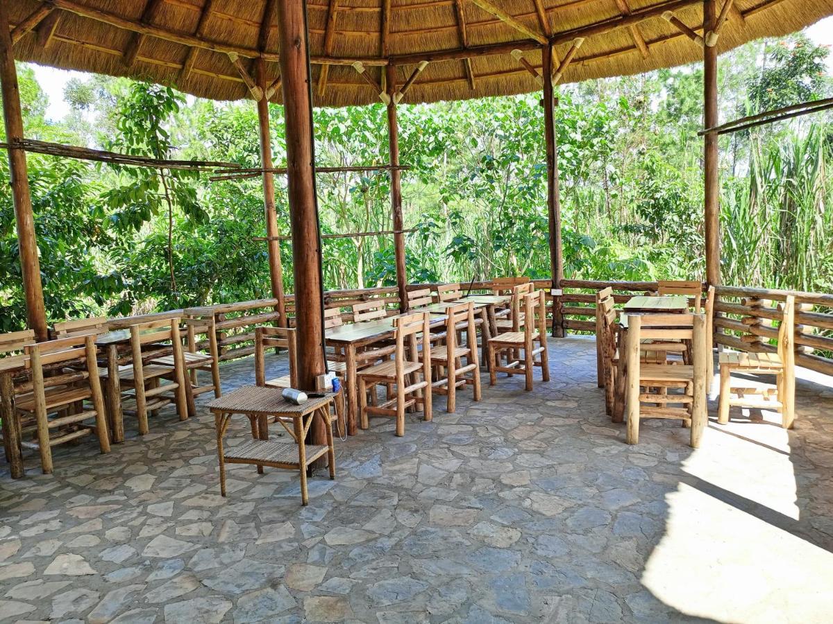 Chimpanzee Capital Safari Lodge Bigodi Buitenkant foto