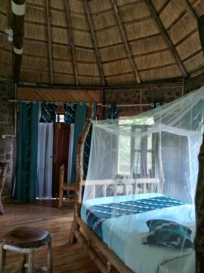Chimpanzee Capital Safari Lodge Bigodi Buitenkant foto