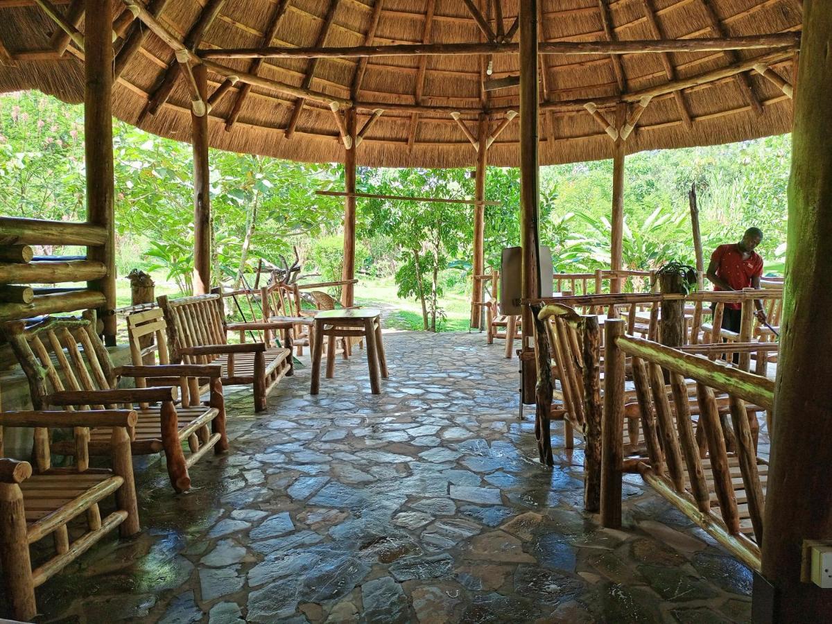 Chimpanzee Capital Safari Lodge Bigodi Buitenkant foto