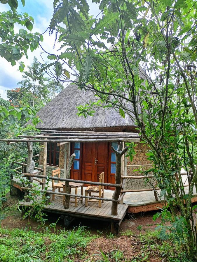 Chimpanzee Capital Safari Lodge Bigodi Buitenkant foto